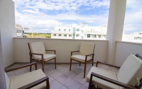 Anisia'S Home Otranto: Appartement, Balcon, Plafond, Chaise, Condominium, Dur, Daylighting, Table Cuisine Et Salle A Manger