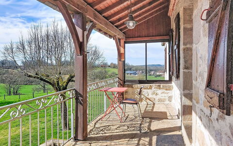 Maison de la Chapelle: Porche, Architecture, Porte, Balcon, Chalet, Jardin, Ombre, Biens, Structure En Plein Air, Cour