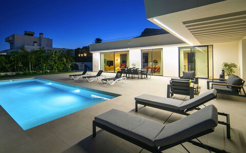 Pouw: Piscine, Recours, Architecture, Mobilier De Jardin, Design Intérieur, Meubles, Sol, Zone Résidentielle, Sol, Domicile