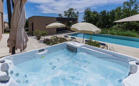 La Mari: Piscine, Recours, Composite, Mobilier De Jardin, Parapluie, Loisir, Eco Hôtel, Chaise, Plante D'Appartement