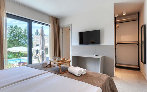 La Mari: Meubles, Appartement, Chaise, Chambre, Mobilier De Jardin, Ombre, Conception, Recours, Lit, Cadre De Lit