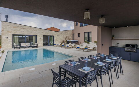 La Mari: Recours, Piscine, Hôtel, Ville Resort, Station Balnéaire, Hacienda, Thermes, Tropiques, Villa