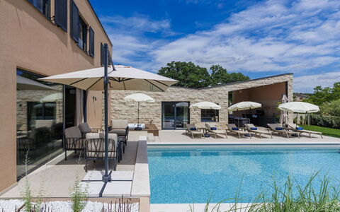 Sola: Piscine, Zone Résidentielle, Domicile, Biens, Ombre, Villa, Mobilier De Jardin, Recours, Aménagement Paysager, Béton