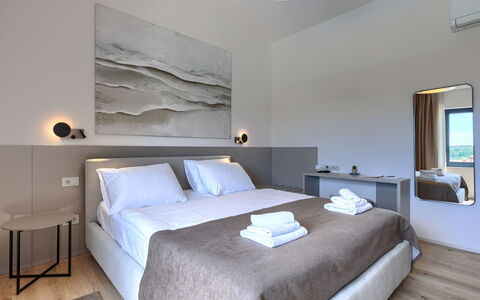 Sola: Design Intérieur, Sol, Sol, Meubles, Chambre, Lit, Plafond, Domicile, Throw Pillow, Pièce