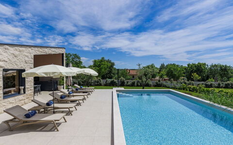 Sola: Piscine, Composite, Recours, Jardin, Mobilier De Jardin, Biens, Aménagement Paysager, Eco Hôtel, Ombre, Cour