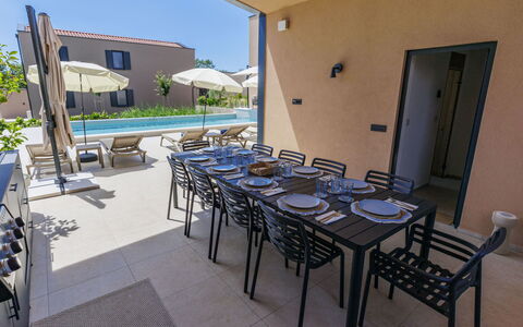 Sola: Meubles, Mobilier De Jardin, Piscine, Chaise, Composite, Tableau De Plein Air, Ombre, Recours, Balcon, Table Cuisine Et Salle A Manger