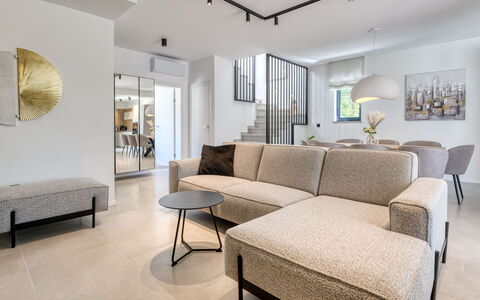 Dream: Meubles, Design Intérieur, Sol, Canapé, Sol, Mur, Salon, Bois, Plafond, Pièce