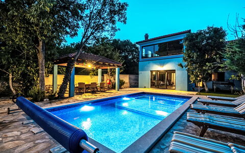 Lino: Recours, Piscine, Hôtel, Ville Resort, Station Balnéaire, Hacienda, Thermes, Tropiques, Villa