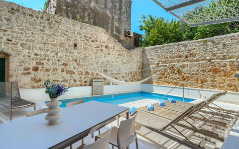 Villa Majestic: Piscine, Recours, Tuile, Mur De Pierre, Ville Resort, Mobilier De Jardin, Calcaire, Hôtel