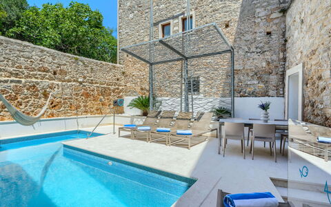 Villa Majestic: Piscine, Composite, Recours, Tuile, Mobilier De Jardin, Villa, Dalle, Hôtel, Eco Hôtel