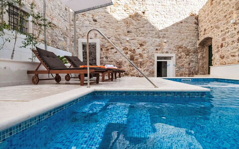 Villa Majestic: Recours, Piscine, Hôtel, Ville Resort, Station Balnéaire, Hacienda, Thermes, Tropiques, Villa