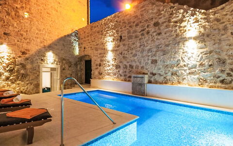 Villa Majestic: Recours, Piscine, Hôtel, Ville Resort, Station Balnéaire, Hacienda, Thermes, Tropiques, Villa