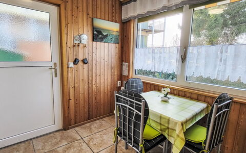 Bungalow am Grienericksee: Bois, Sol, Porte, Pièce, Tache De Bois, Dur, Planche, Contre-Plaqué, Chaise, Parquet