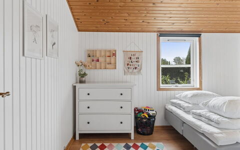 Ansberga - 3.2Km to the Fjord: Design Intérieur, Chambre, Bois, Lit, Plafond, Meubles, Sol, Sol, Literie, Drap De Lit