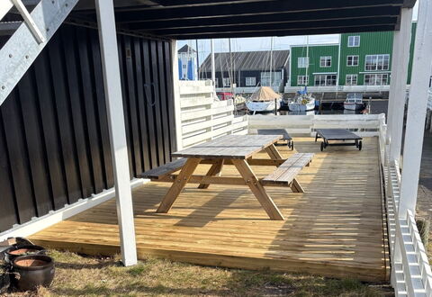 Björk - 10M from the Sea: Bois, Composite, Planche, Dur, Plate-Forme, Tache De Bois, Mobilier De Jardin, Table De Pique-Nique, Ombre