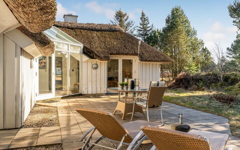 Udder - 1.3Km from the Sea: Meubles, Design Intérieur, Bois, Plafond, Sol, Sol, Parquet, Table Cuisine Et Salle A Manger, Table, Luminaire