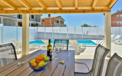 Mare: Piscine, Mobilier De Jardin, Recours, Composite, Meubles, Ombre, Plate-Forme, Chaise, Eco Hôtel, Balancelle
