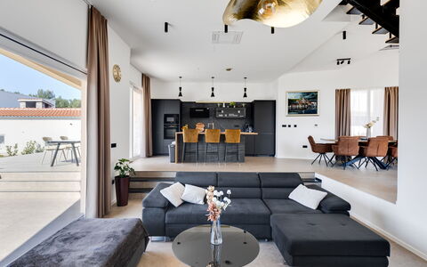 Nikoleta: Meubles, Design Intérieur, Sol, Canapé, Mur, Sol, Plafond, Bois, Salon, Domicile