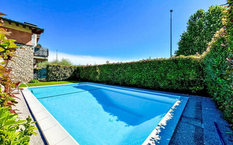 Parma House: Piscine, Bleu, L'Eau, Composite, Recours, Eco Hôtel, Caractéristique De L'Eau, Loisir, Jardin, Aménagement Paysager