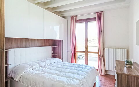 Parma House: Lit, Meubles, Chambre, Design Intérieur, Sol, Bois, Sol, Literie, Drap De Lit, Pièce