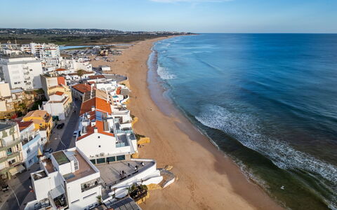 Ninho Do Mar: Façade, Toit, Énergie Solaire, Ombre, Énergie Solaire, Cabanon, Siding