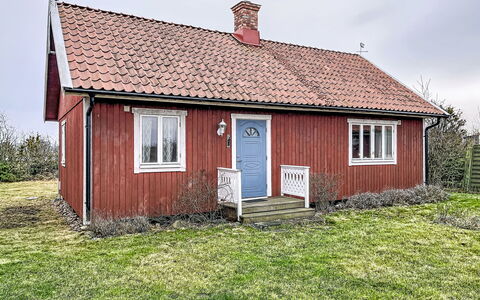 Villa Alvaret: Façade, Toit, Énergie Solaire, Ombre, Énergie Solaire, Cabanon, Siding