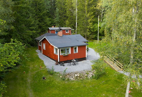 Paradislyckan: Façade, Toit, Énergie Solaire, Ombre, Énergie Solaire, Cabanon, Siding