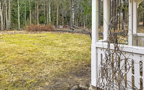 Kråktorpet: Façade, Toit, Énergie Solaire, Ombre, Énergie Solaire, Cabanon, Siding