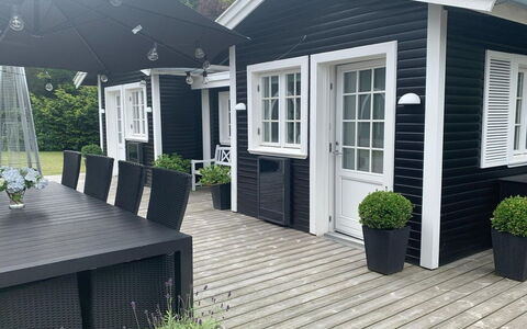 Har - 685M from the Sea: Porte, Domicile, Maison, Toit, Siding, Pot De Fleur, Porche, Chalet, Mobilier De Jardin, Chaise