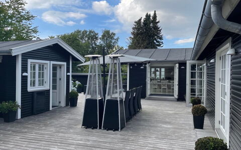 Har - 685M from the Sea: Toit, Domicile, Mobilier De Jardin, Porte, Ombre, Tableau De Plein Air, Porche, Siding, Pot De Fleur, Chalet