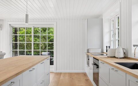 Har - 685M from the Sea: Sol, Bois, Cuisine, Comptoir, Sol, Design Intérieur, Cabinetry, Plafond, Meubles, Parquet