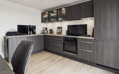Milan - 20Km from the Sea: Sol, Bois, Plafond, Design Intérieur, Sol, Meubles, Cabinetry, Comptoir, Cuisine, Appartement