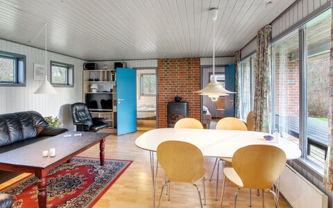 Kate - 700M to the Fjord: Design Intérieur, Bois, Plafond, Sol, Sol, Meubles, Domicile, Salon, Canapé, Luminaire