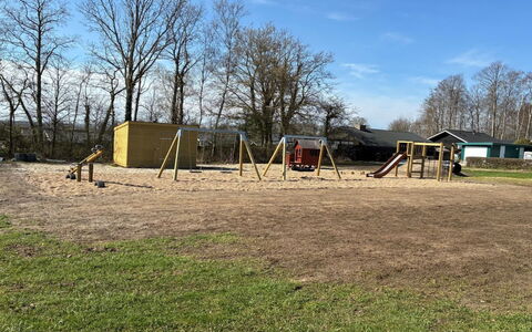 Danail - 250M from the Sea: Arbre, Équipement Extérieur Play, Espace Public, Plaine, Toboggan, Lot Terre, Établissements Humains, Parc, Terrain De Jeux, Sol