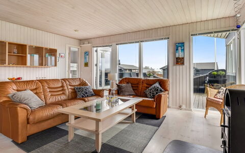 Danail - 250M from the Sea: Bois, Domicile, Meubles, Sol, Porte, Appartement, Dur, Tache De Bois, Parquet, Ombre