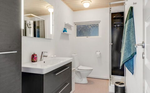 Danail - 250M from the Sea: Luminaire Plomberie, Salle De Bains, Sol, Lavabo, Évier, Design Intérieur, Sol, Armoire De Toilette, Robinet, Miroir