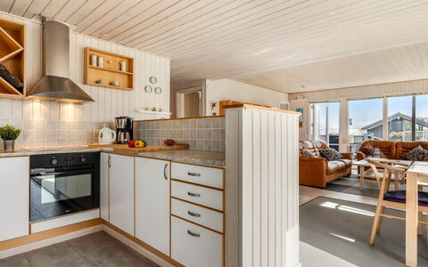 Danail - 250M from the Sea: Sol, Bois, Sol, Design Intérieur, Cuisine, Plafond, Comptoir, Meubles, Parquet, Cabinetry