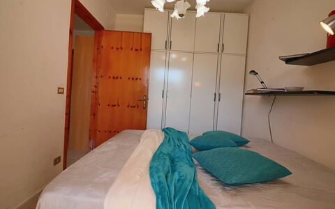 Myriam: Meubles, Lit, Mur, Chambre, Design Intérieur, Sol, Bois, Sol, Drap De Lit, Pièce