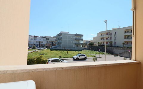 Myriam: Appartement, Zone Résidentielle, Architecture, Établissements Humains, Design Urbain, Condominium, Balcon, Familiale, Parking, Mid-Taille Car