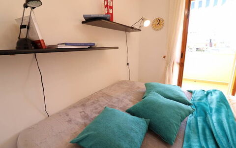 Myriam: Meubles, Design Intérieur, Mur, Lit, Chambre, Pièce, Bois, Sol, Drap De Lit, Sol