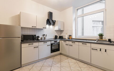 Scandinavian Business Apartment: Appareil De Cuisine, Cuisine, Principaux Appliance, Comptoir, Cabinetry, Sol, Design Intérieur, Électroménager, Cuisinière, Sol