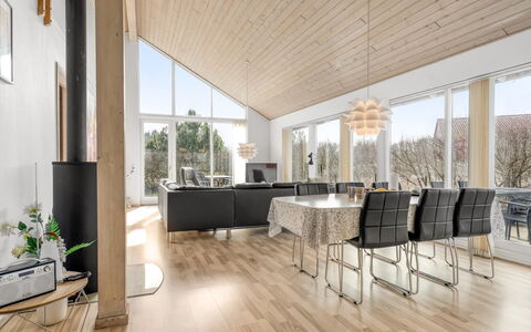 Safina - 1Km from the Sea: Sol, Parquet, Design Intérieur, Bois, Sol, Plafond, Meubles, Revêtement De Sol Stratifié, Domicile, Salon