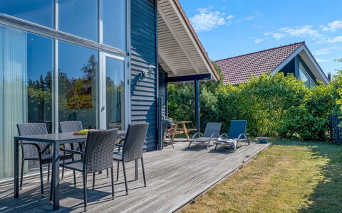 Safina - 1Km from the Sea: Bleu, Chalet, Ombre, Porche, Plate-Forme, Siding, Planche, Dur, Eco Hôtel, Mobilier De Jardin