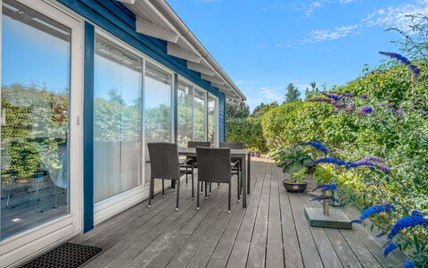 Safina - 1Km from the Sea: Bois, Porche, Plate-Forme, Parquet, Dur, Ombre, Eco Hôtel, Mobilier De Jardin, Chaise, Balcon