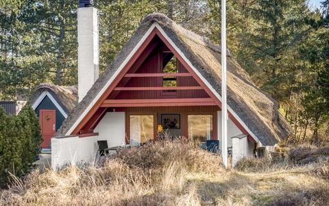 Evelyn - 2.8Km from the Sea: Meubles, Bois, Design Intérieur, Sol, Sol, Chaise, Pièce, Plafond, Salon, Appartement