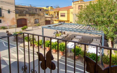 Ca L'Andreu: Mur, Pot De Fleur, Meubles, Design Urbain, Balcon, Mobilier De Jardin, Appartement, Plante D'Appartement, Tableau De Plein Air