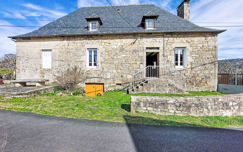 Gîte Saint Sauveur: Bâtiment, Jour, Skyscraper, Zone Métropolitaine, Ville, Appartement, Zone Urbaine, Architecture, Condominium