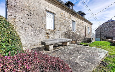 Gîte Saint Sauveur: Bâtiment, Jour, Skyscraper, Zone Métropolitaine, Ville, Appartement, Zone Urbaine, Architecture, Condominium