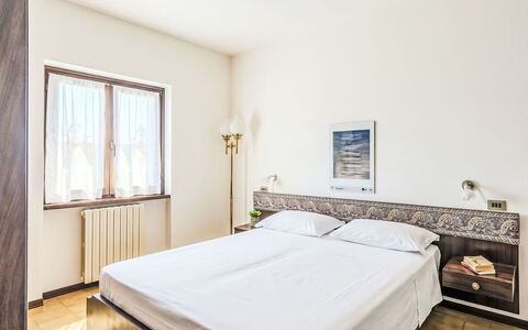 Lidia: Lit, Design Intérieur, Meubles, Chambre, Sol, Mur, Sol, Drap De Lit, Literie, Pièce