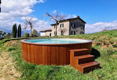 Il Colle di Tiglio: Piscine, Tache De Bois, Jardin, Aménagement Paysager, Cour, Biens, Arrière-Cour, Caractéristique De L'Eau, Dur
